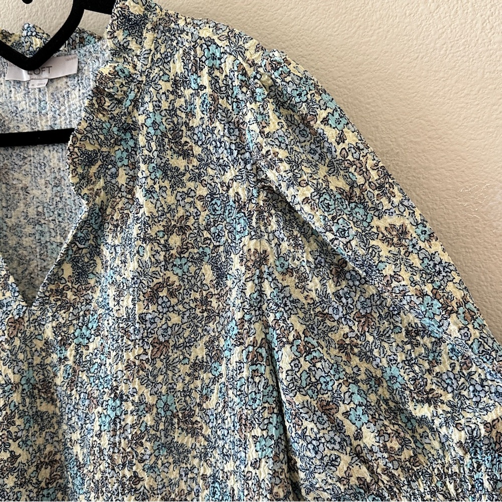 LOFT Blue Cream Smocked Floral Ruffle Neck Blouse Top Size XL - Picture 2 of 7